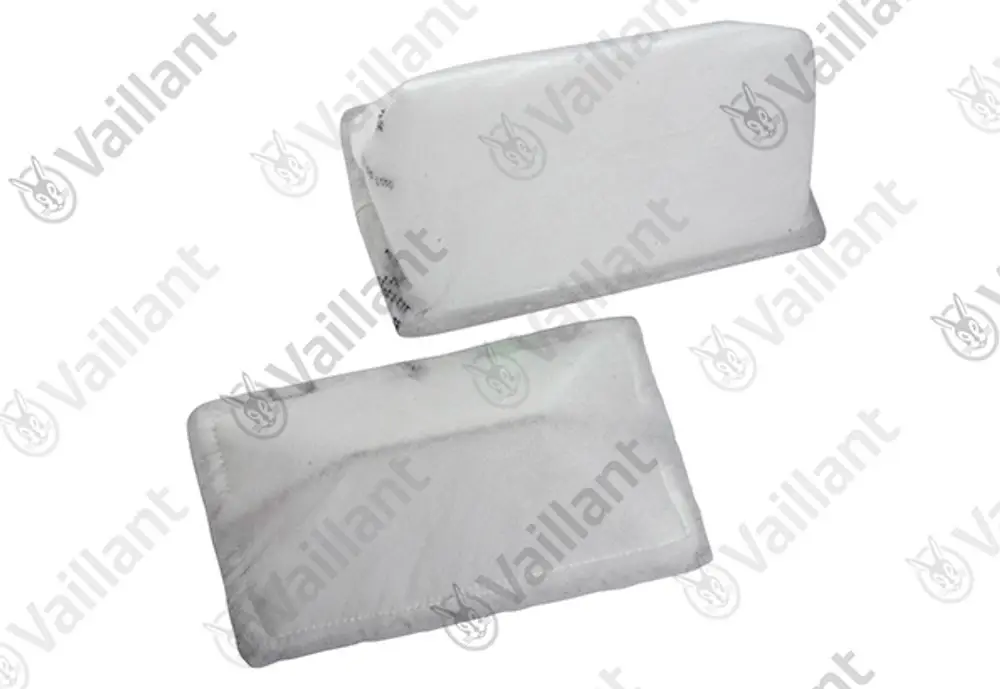 Zwei rechteckige Filter von Vaillant, ein größerer und ein kleinerer, in weißer Verpackung, nebeneinander auf hellem Hintergrund.